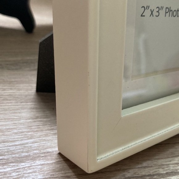 Three white frames one with shells bundle - Picture 12 of 13